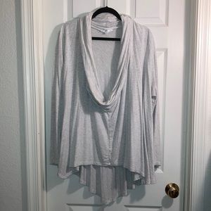 Drew XL, light grey throw over, long sleeve with thumb holes. Used.